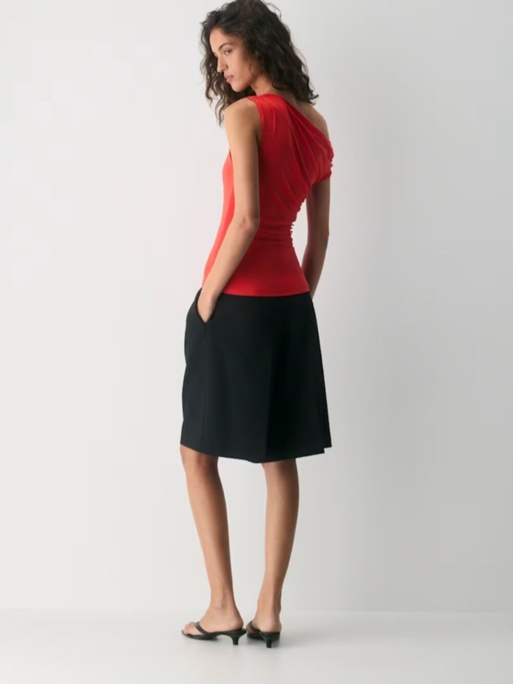 NWT Aritzia Smooth Matter GALLERY Top Flashing Red S - Picture 5 of 7